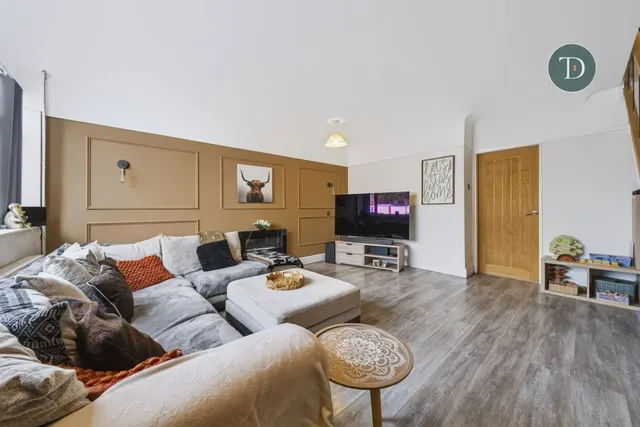 Elaine Close, Great Sutton, CH66, photo 3
