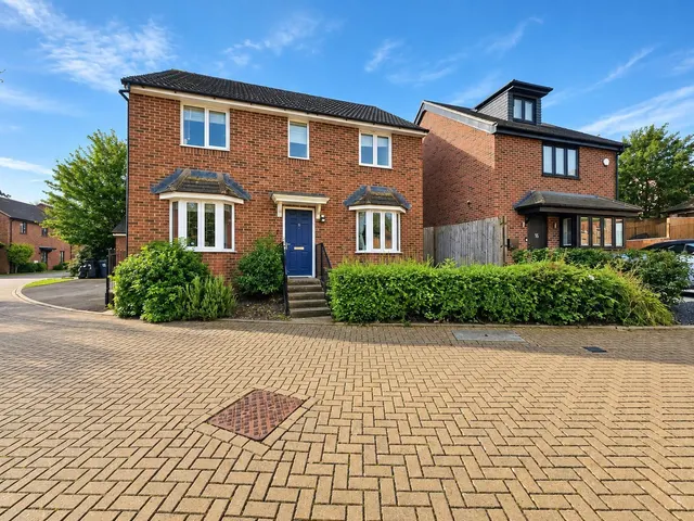 Sandsdown Close, HP12, photo 1