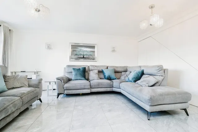 Photo 3 — Neave Crescent, Romford, RM3