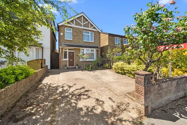 Cottimore Lane, Walton-On-Thames KT12 2BT, photo 1