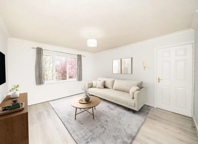 Photo 2 — John Austin Close, Kingston Upon Thames, KT2