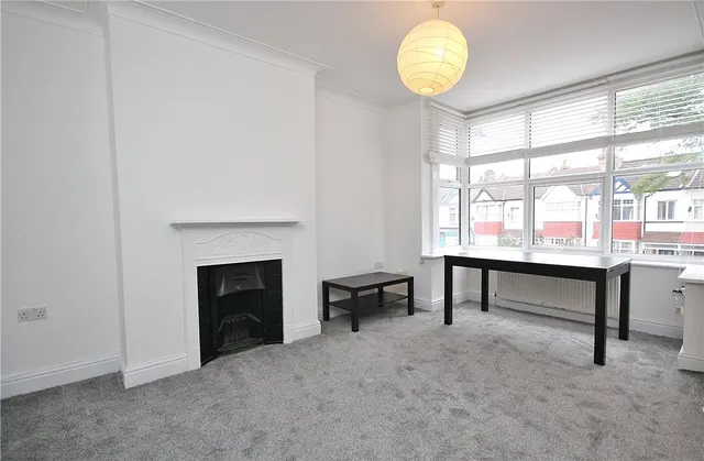 Northfield Avenue, Ealing, W13, photo 2