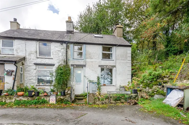 Cwm-y-Glo, Caernarfon, LL55, photo 1