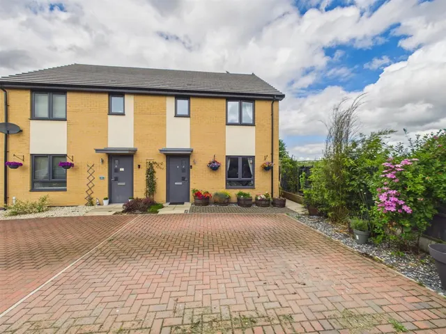 Squires Road, photo 1