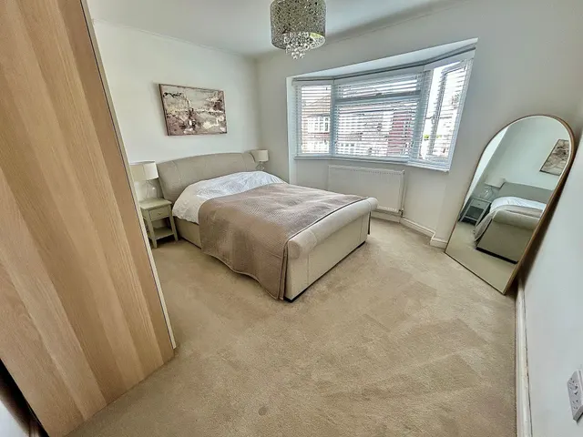 Merston Drive, Manchester, photo 3