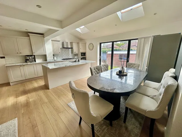 Merston Drive, Manchester, photo 2
