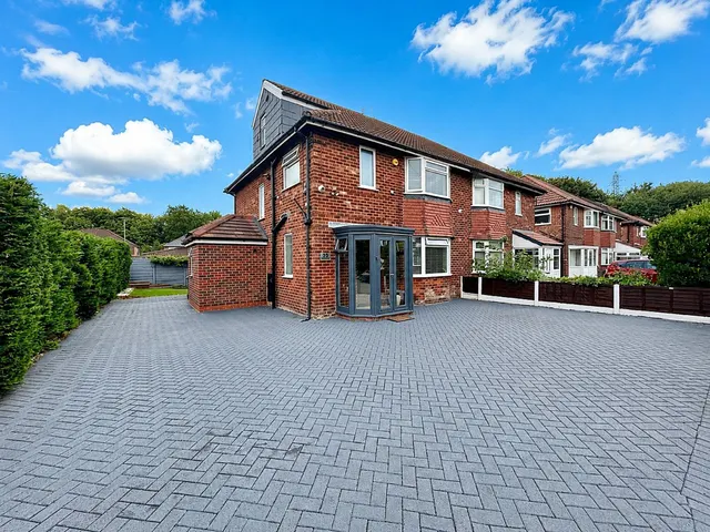 Merston Drive, Manchester, photo 1