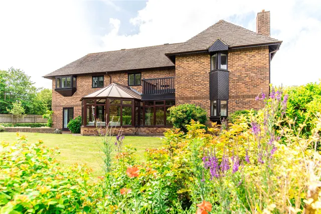 Redland Drive, Loughton, MK5, photo 2