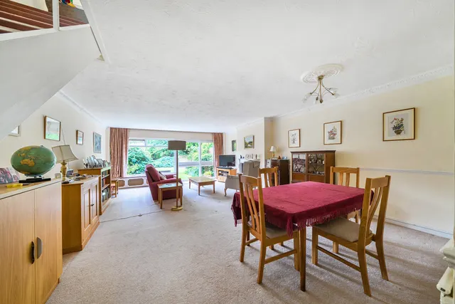 Photo 2 — Alton Gardens, Beckenham, BR3