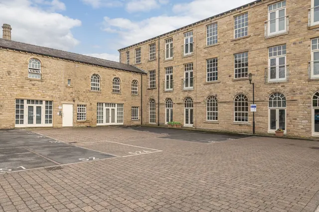 Firth Street, Huddersfield, HD1, photo 1