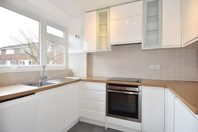 Woodville Road, Richmond, TW10, photo 1