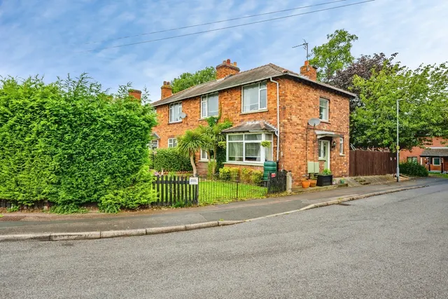 Bright Crescent, Tamworth, B77, photo 1