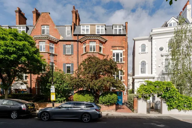 Photo 2 — Crescent Mansions, 122 Elgin Crescent, Notting Hill, London, W11 2JN