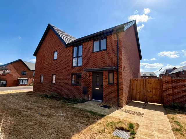 Saunders Way, Wellingborough NN8 1UG, photo 1