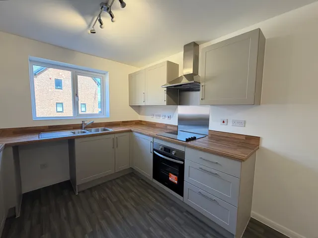 Photo 2 — Saunders Way, Wellingborough NN8 1UG