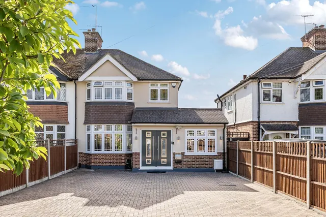 Swakeleys Drive, Ickenham, UB10, photo 1