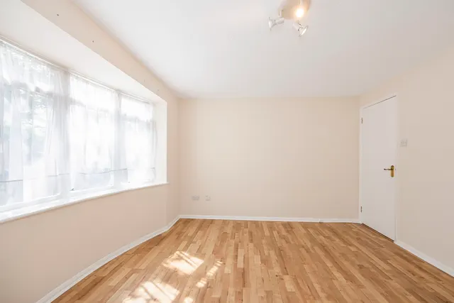 Photo 3 — 30 Springfield Drive, Ilford, Essex, IG2 6RH