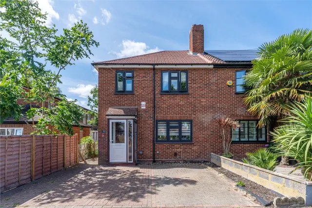 Hanworth Road, Whitton, TW4 5PR, photo 1