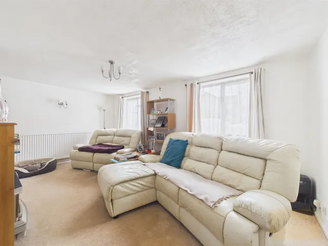 Albemarle Road, Churchdown, GL3, photo 2