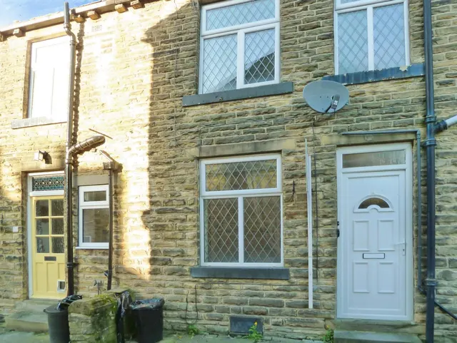 East Parade, Baildon, Bradford, BD17, photo 1