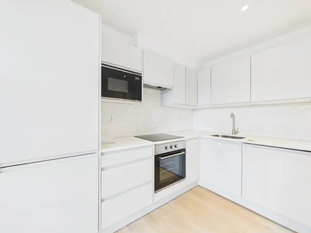 Worthing Road, Horsham, photo 2