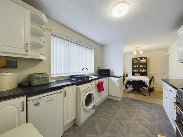 Photo 3 — Wetherby Crescent, Lincoln