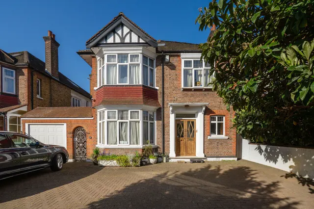 Gunnersbury Avenue, Ealing, W5, photo 1