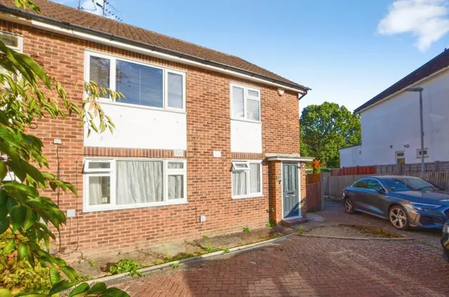 Sylvia Avenue, Pinner, HA5, photo 1