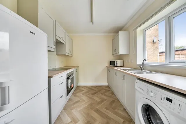 Ferndale Court, Thatcham, RG19, photo 3