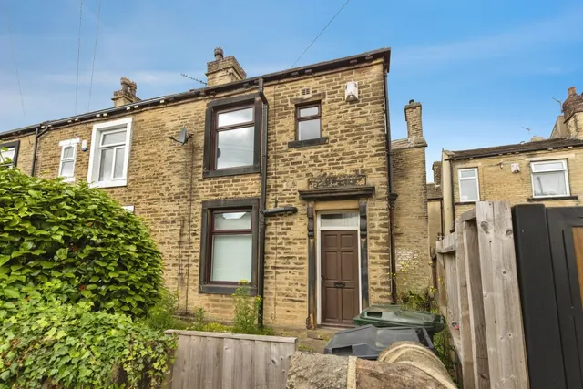 Town Gate, Wyke, Bradford, photo 1