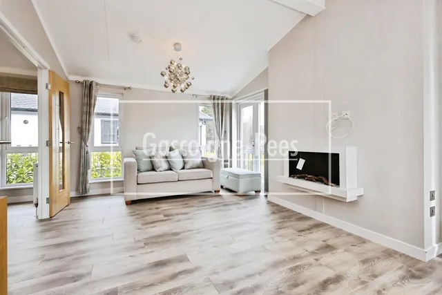 Portsmouth Road, Thursley, GU8, photo 2