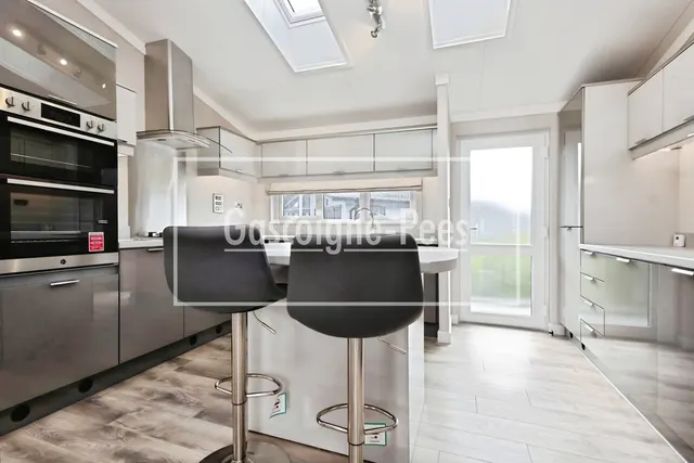 Portsmouth Road, Thursley, GU8, photo 3