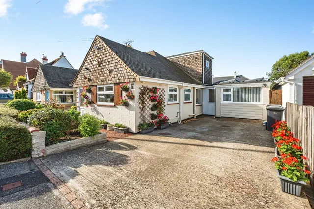 Bay Avenue, Pevensey Bay, BN24, photo 1