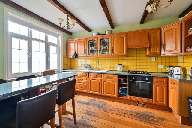 Photo 3 — 7 Firs Close, London