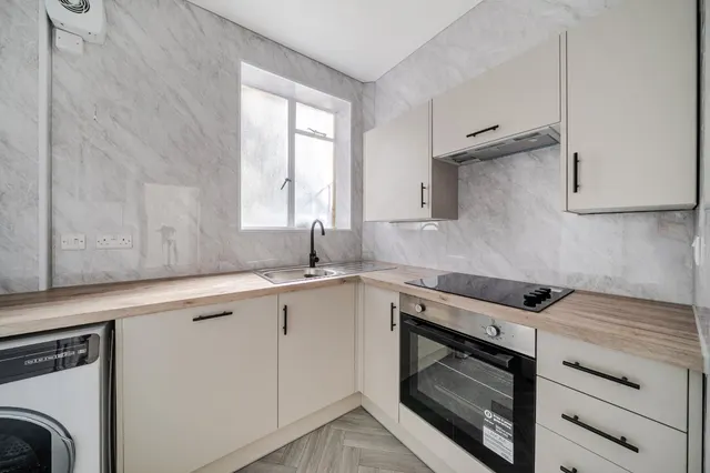 Charleville Road, Barons Court, W14, photo 2