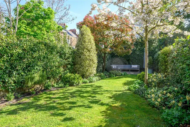 Photo 3 — Thornhill Road, Barnsbury, London, N1 1JU