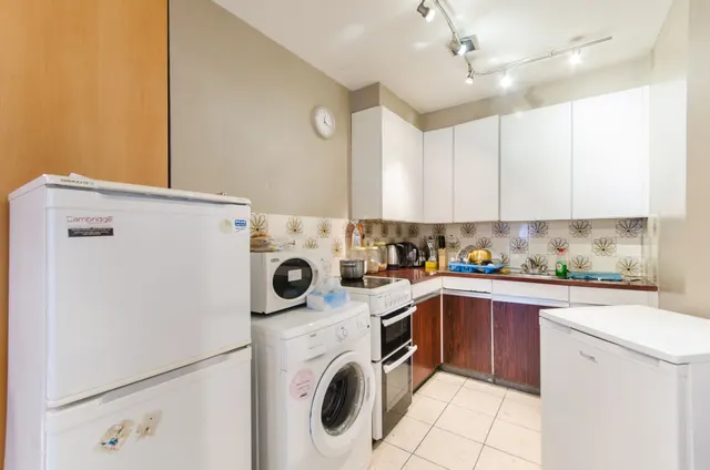 Photo 2 — 2 Sherborne Court, 180-186 Cromwell Road, London