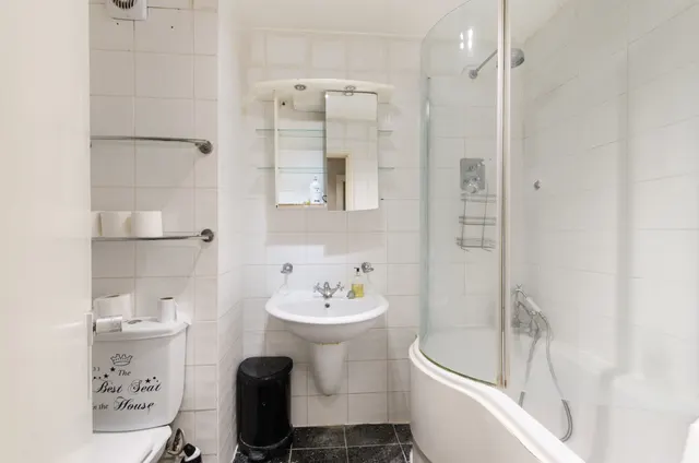 Photo 3 — 2 Sherborne Court, 180-186 Cromwell Road, London