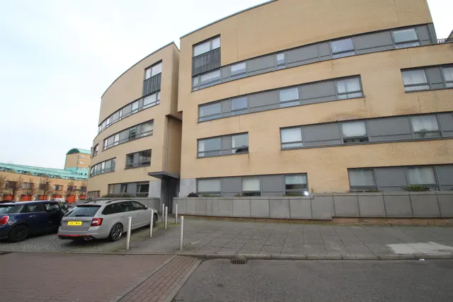 Queen Elizabeth Gardens, New Gorbals, G5, photo 1