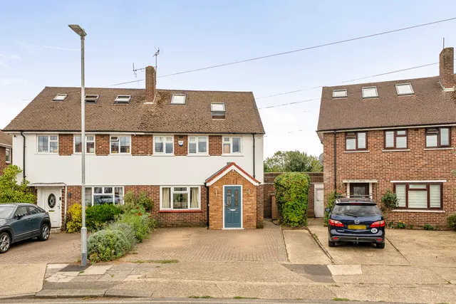 St. Giles Avenue, Ickenham, UB10, photo 1