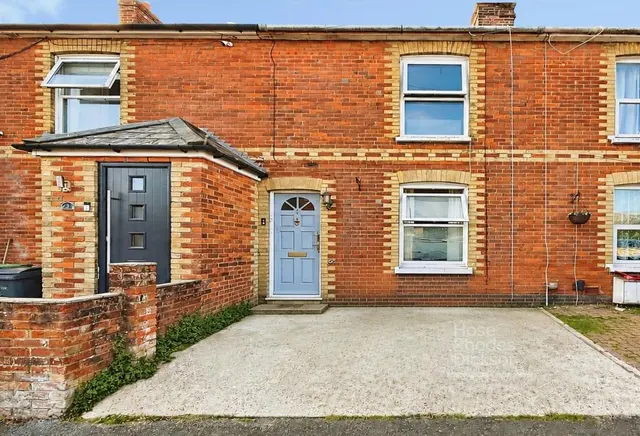 Catherine Terrace, Newport, PO30, photo 1
