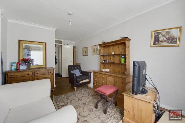 Bristol Close, Stanwell, photo 2