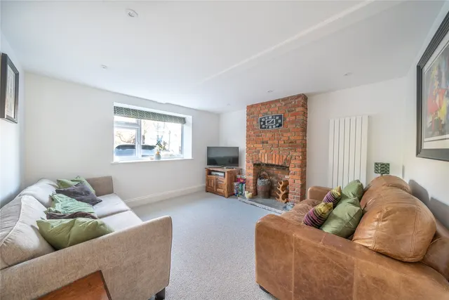 Vicarage Lane, Laleham, TW18, photo 2