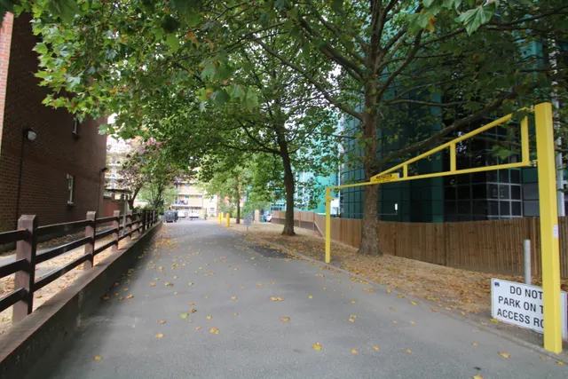 Parking Space Available, CR0, photo 1