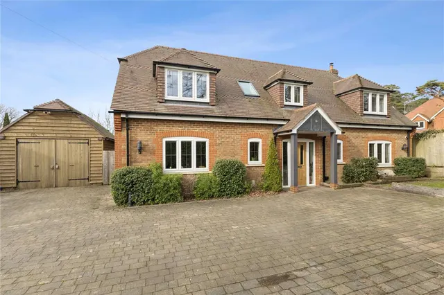 Portsmouth Road, Hindhead, Hampshire, GU26 6FQ, photo 1