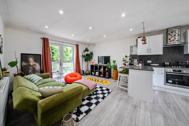 Clapham Common South Side, Clapham, London, SW4, photo 1