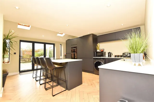 Beaconsfield Road, Balderstone, OL11, photo 3