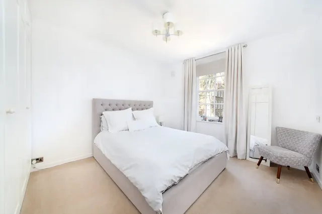 Vicarage Crescent, London, SW11, photo 3