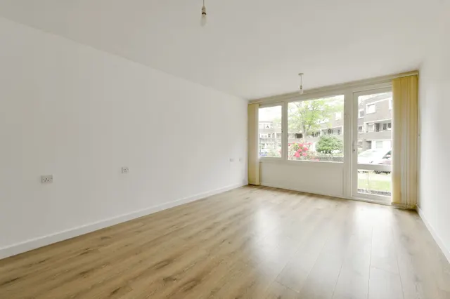 16 Galba Court, Augustus Close, Brentford Dock, photo 1