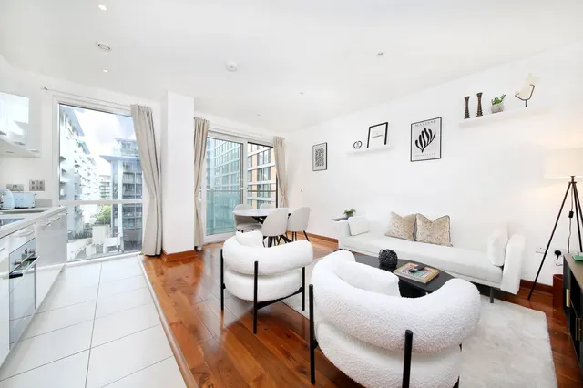 Queenstown Road, London, SW11, photo 1